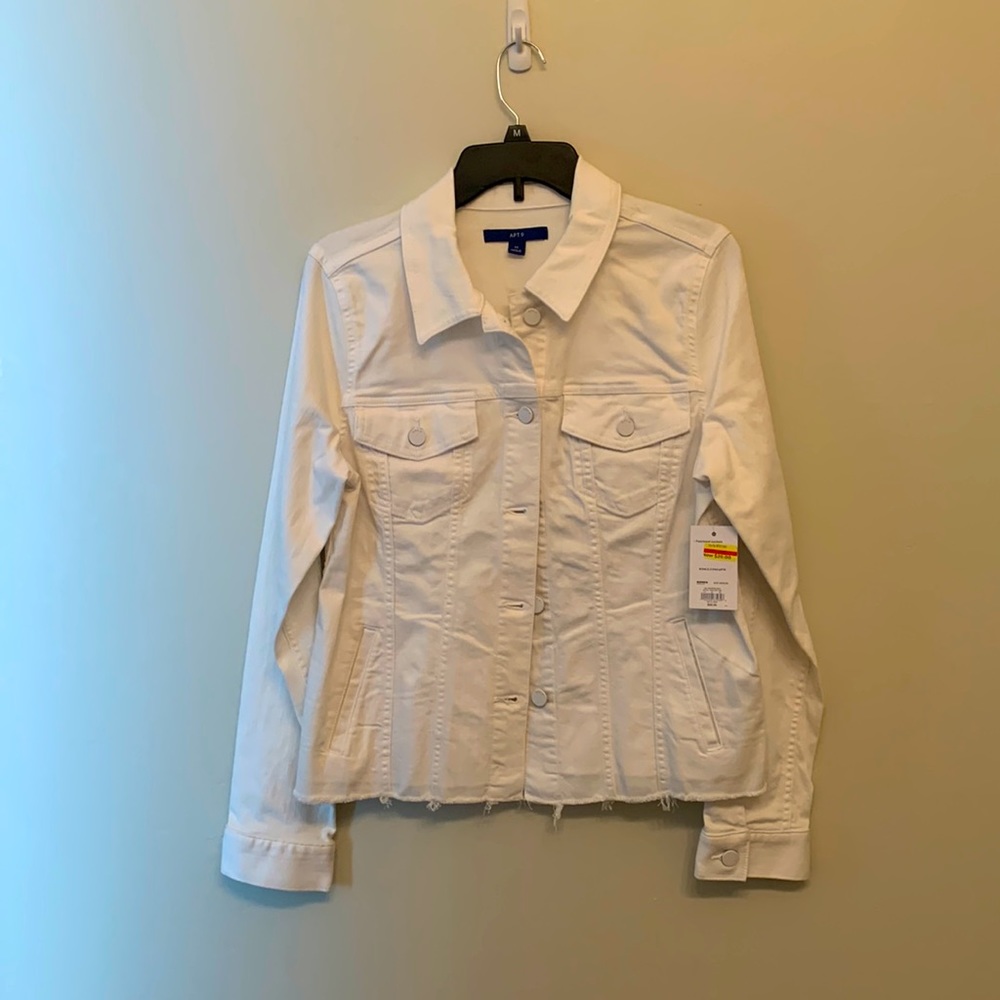Kohl’s Medium White Jean Jacket